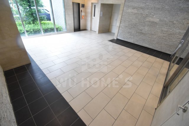 エントランス　落ち着いたエントランスです