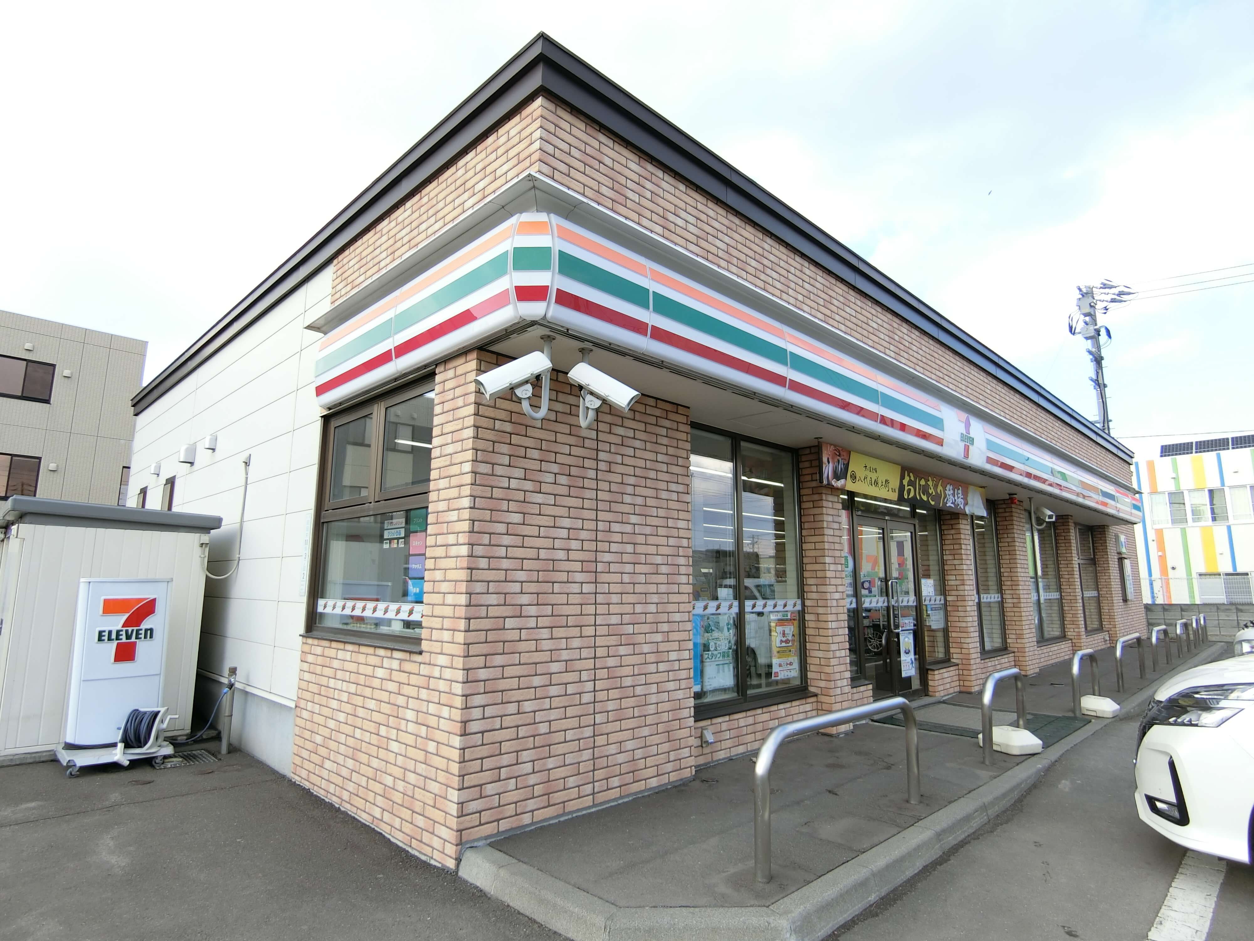 コンビニ　セブンイレブン札幌北24条店（コンビニ）まで269m