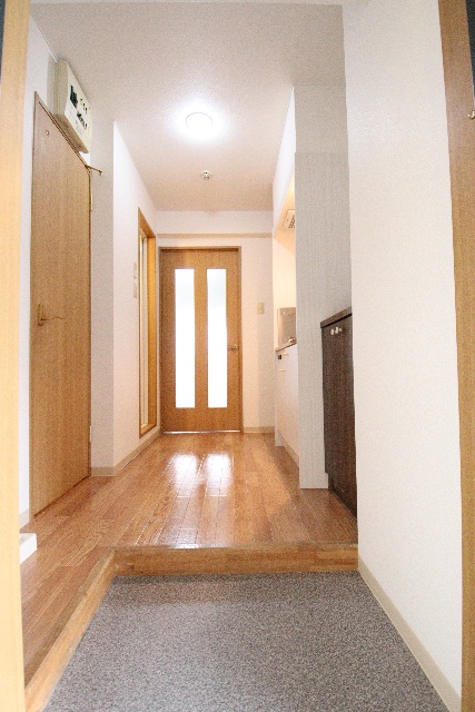 玄関　※別室の参考写真の為、現況優先です。