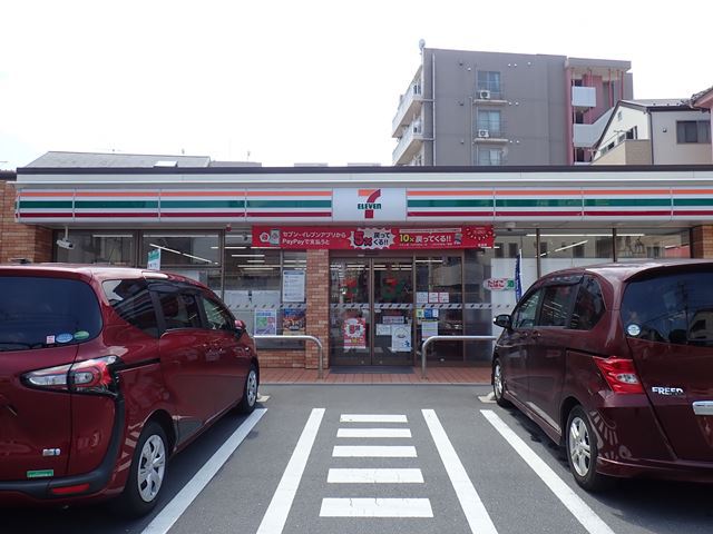 コンビニ　セブンイレブン（コンビニ）まで354m