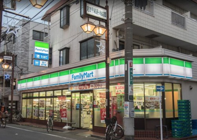 コンビニ　ファミリーマート赤羽平和通り店（コンビニ）まで674m