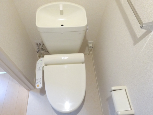 トイレ　温水シャワー付きトイレです