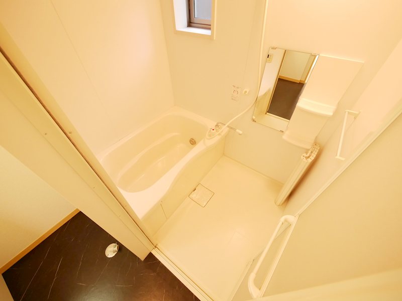 バス・シャワールーム　追焚き給湯、シャワー