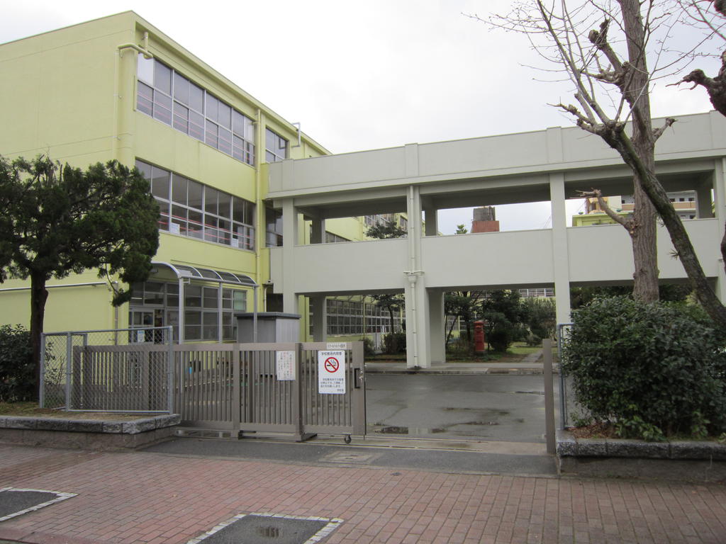 小学校　北九州市立西小倉小学校（小学校）まで378m