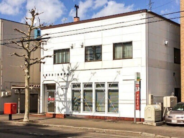郵便局　札幌平岸三条郵便局（郵便局）まで593m
