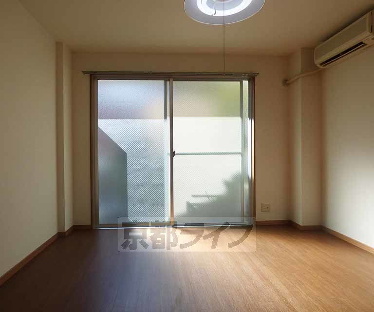 居室・リビング　広々としたお部屋です。