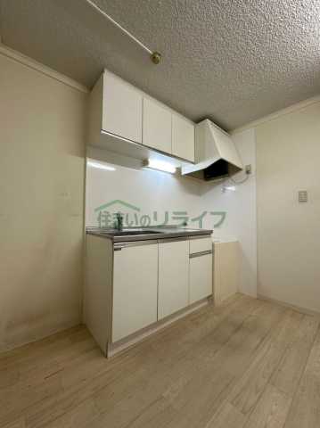 キッチン　退去したばかりでクリーニング前になります