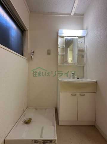 洗面設備　退去したばかりでクリーニング前になります