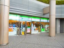 コンビニ　ファミリーマート 田端駅前店（コンビニ）まで369m