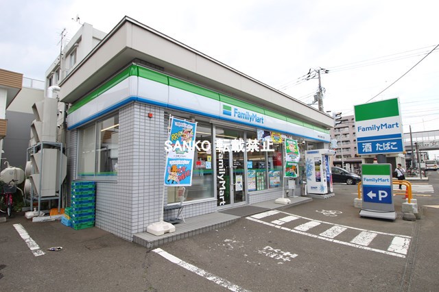 コンビニ　ファミリーマート（コンビニ）まで307m