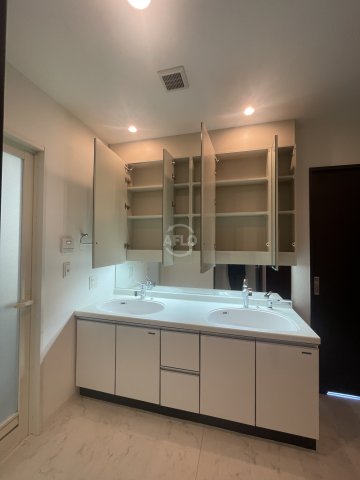 洗面設備　ロイヤルパークスなんば　独立洗面台