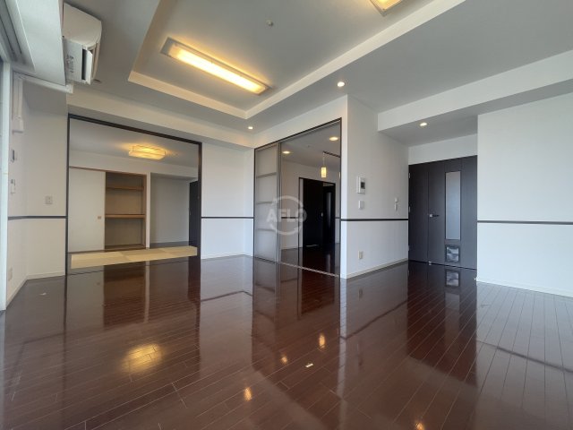 居室・リビング　ロイヤルパークスなんば　リビング