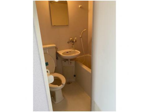 洗面設備　浴室内に洗面台あり！