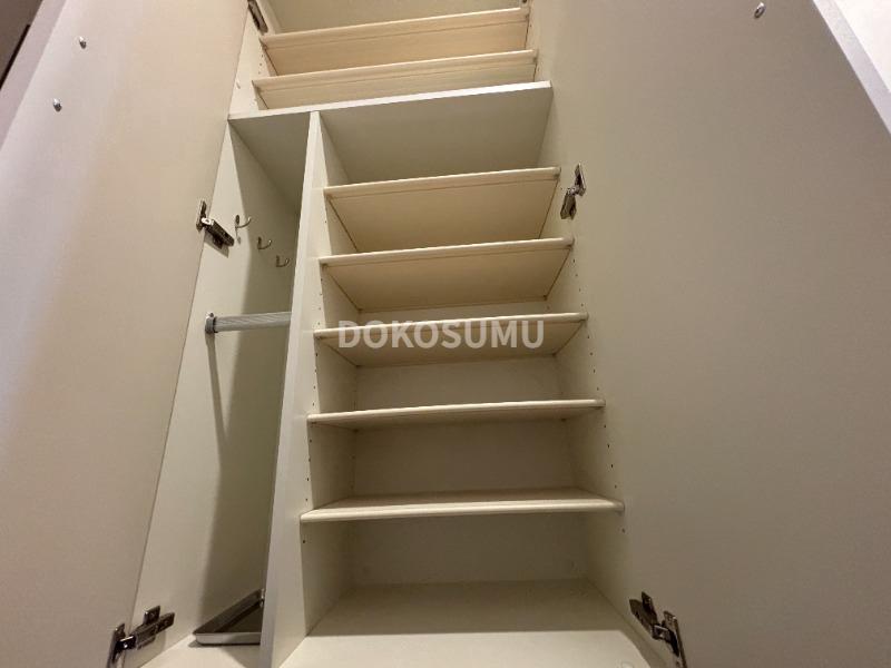 玄関　住まいの顔として相応しい、気品とゆとりのあるエントランス。