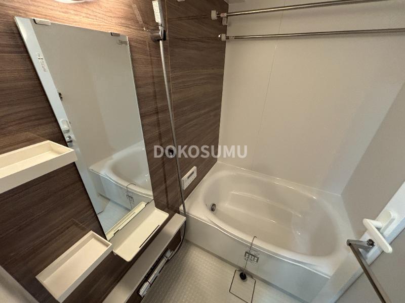 バス・シャワールーム　一日の疲れをやさしく癒やす、清潔感あふれるリラックスバス。