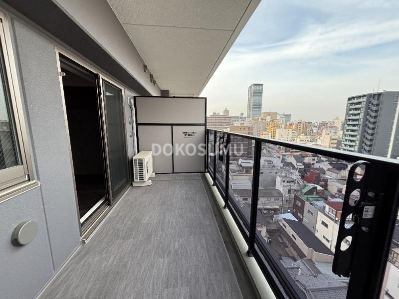 バルコニー　心地よい風と光を感じる、暮らしの楽しみが広がる場所。