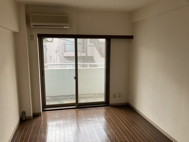 居室・リビング　ゆったり過ごせる居間です