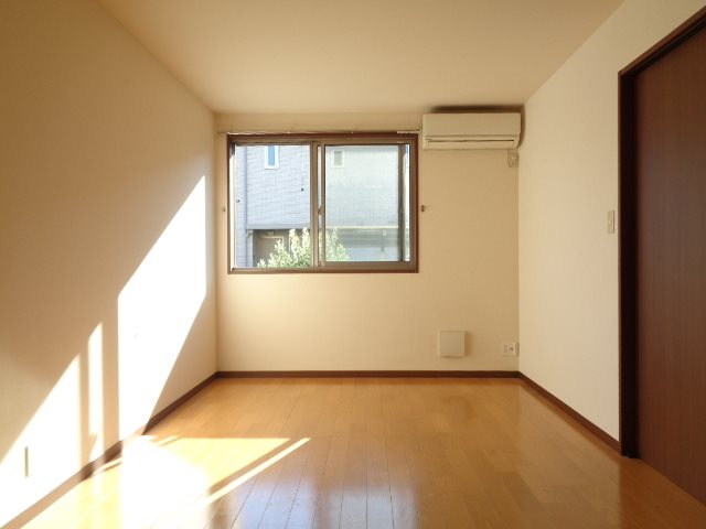 居室・リビング　同物件別部屋参考写真です