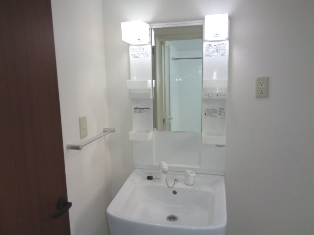 洗面設備　同物件別部屋参考写真です