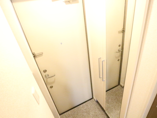 玄関　収納もある玄関です