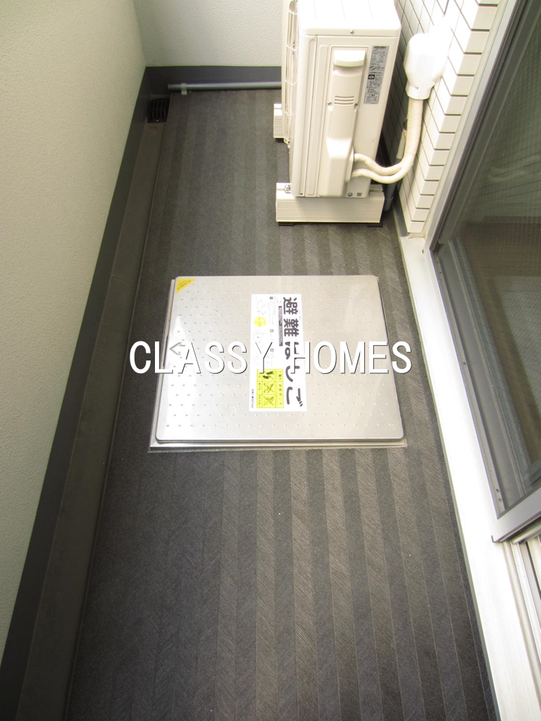 バルコニー　2014年竣工アクサス汐留：バルコニー