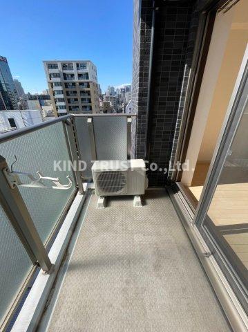 バルコニー　暖かな日差しのふりそそぐバルコニー