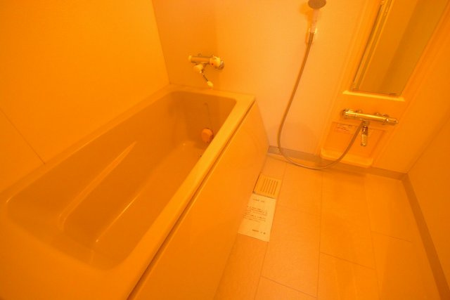 バス・シャワールーム　追い焚き機能付きで便利♪