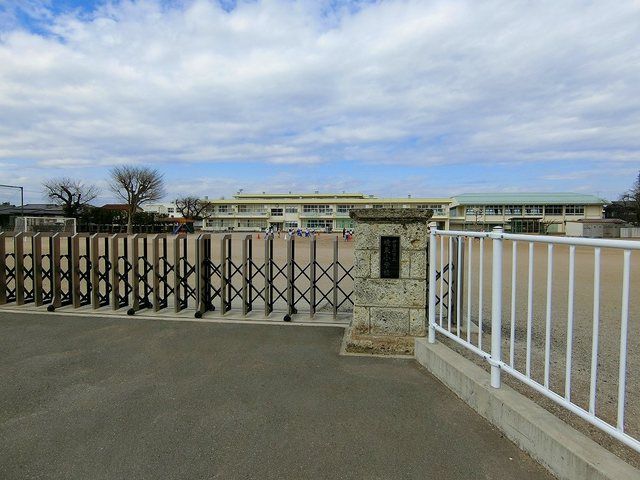 小学校　境東小学校（小学校）まで1000m