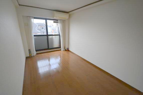 居室・リビング　どんな家具でも合わせやすいですよ。