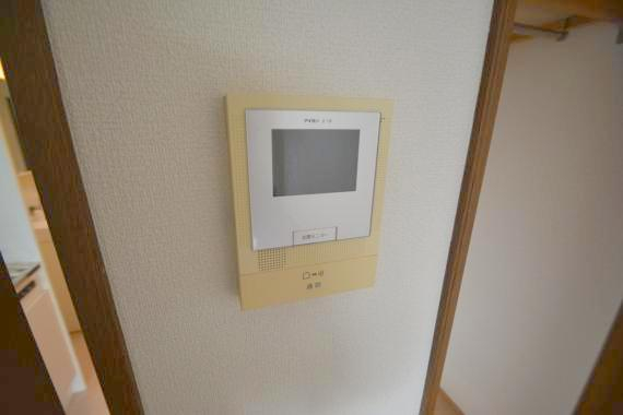 セキュリティ　TVモニターホンで来客が誰か確認してから開けて下さいね