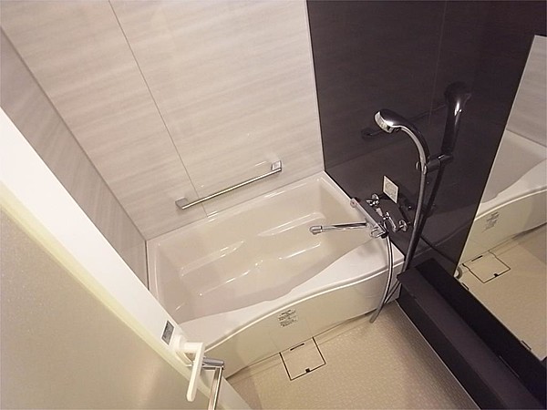 バス・シャワールーム　コンパクトで使いやすいお風呂です