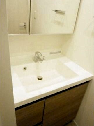 洗面設備　コンパクトで使いやすい洗面所