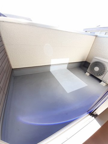 バルコニー　陽当たり良好なバルコニーです
