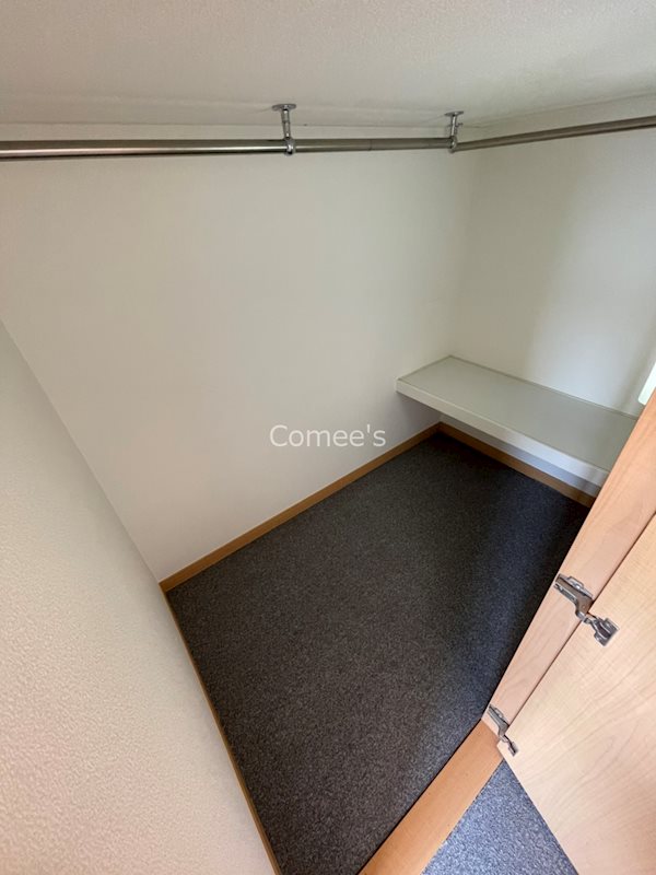収納　ベッド下のウォークインクローゼット