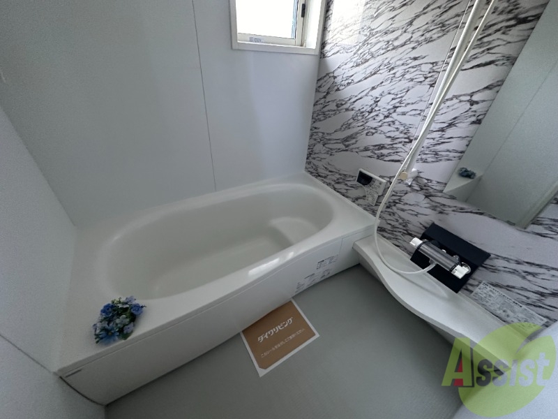 バス・シャワールーム　広々としたお風呂で一日の疲れを癒してください。