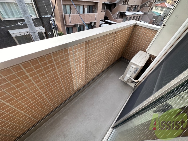 バルコニー　こちらのバルコニーで洗濯物干しもバッチリです。