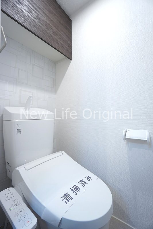 トイレ　あると嬉しい温水洗浄便座付きです☆