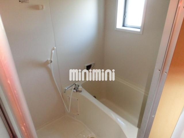 バス・シャワールーム　小窓と追炊きつきのお風呂