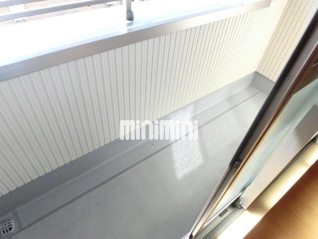 バルコニー　日当たりのいいベランダ