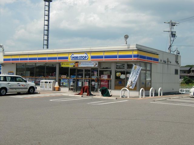コンビニ　ミニストップ（コンビニ）まで240m