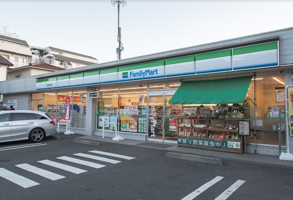 コンビニ　ファミリーマート 世田谷玉堤店（コンビニ）まで559m