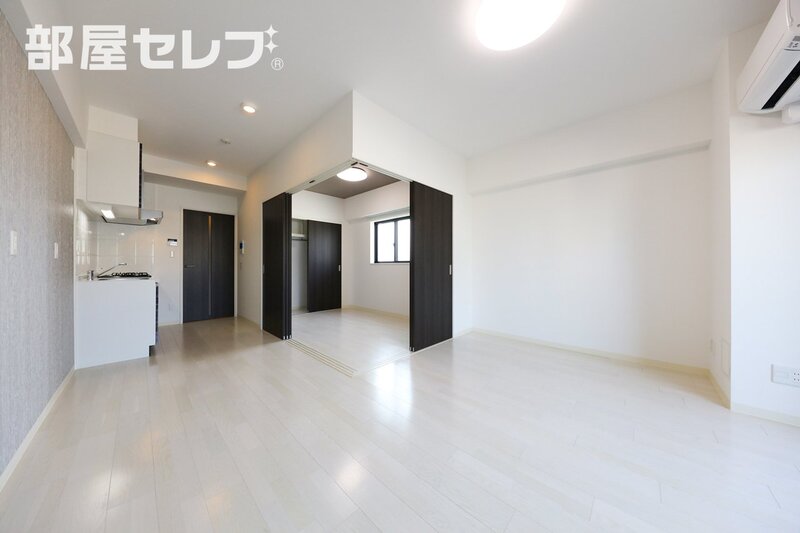 居室・リビング　６０３号室写真