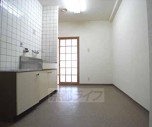 居室・リビング　広めのキッチンスペース。