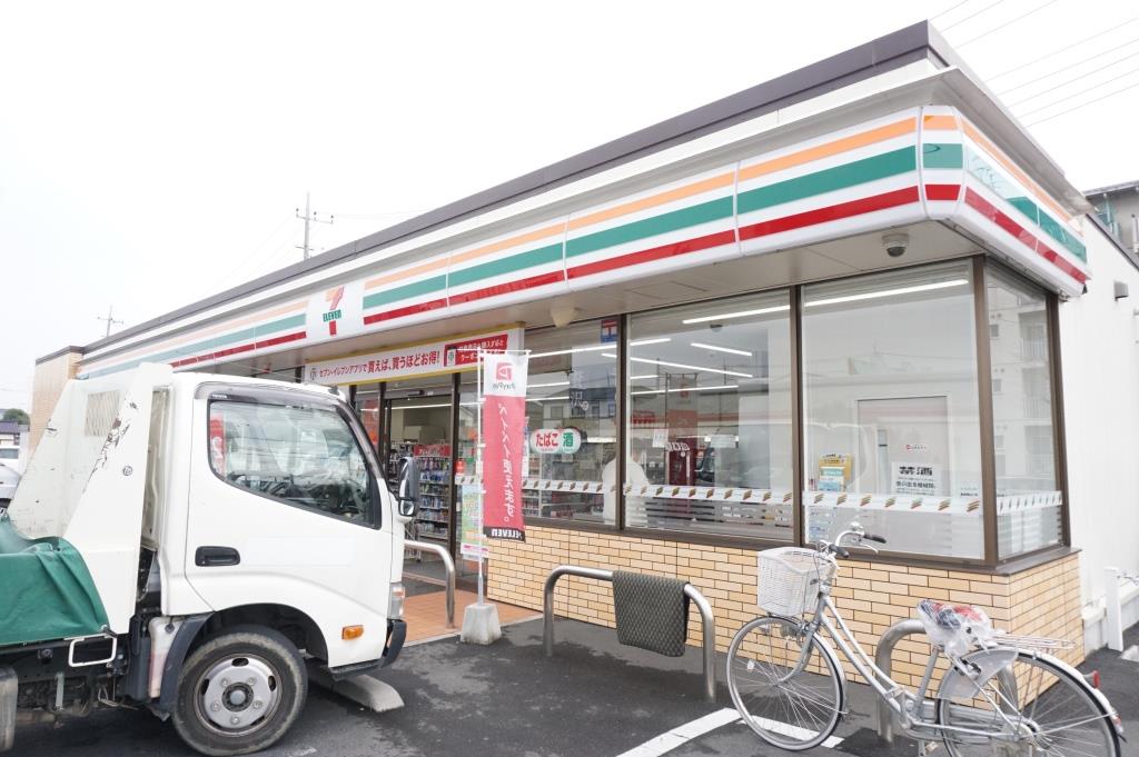 コンビニ　セブンイレブン 越谷間久里団地前店（コンビニ）まで585m