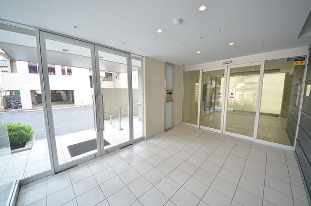 エントランス　宅配ボックスあり