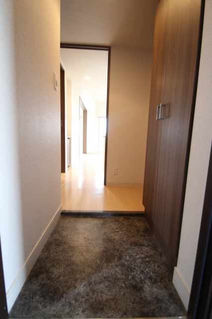 玄関　※別室の参考写真の為、現況優先です。