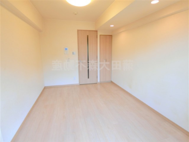 その他　洋室　バルコニー側より撮影