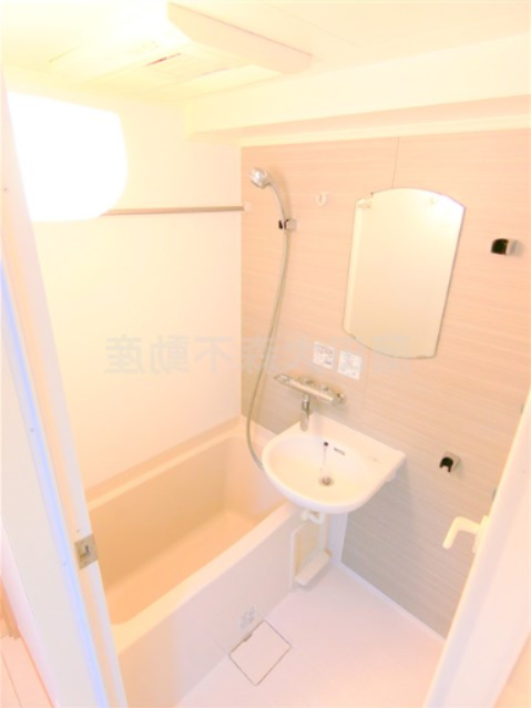 バス・シャワールーム　浴室乾燥機付きのバスルーム　お風呂