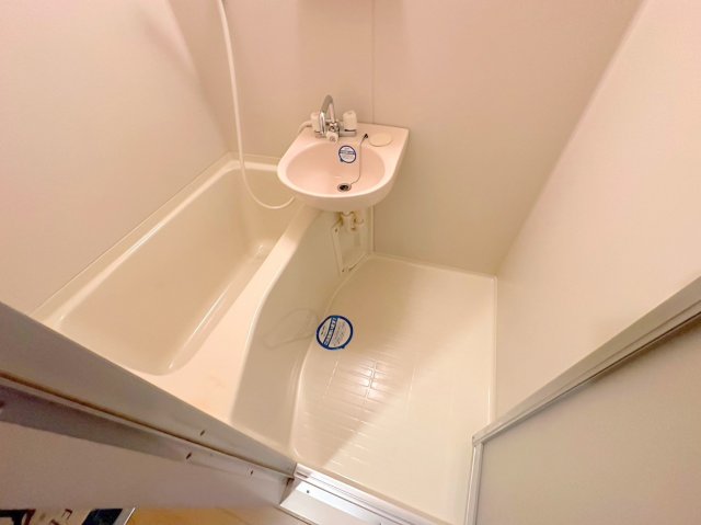 バス・シャワールーム　ゆったりと入るなら、お風呂とトイレとは別々が嬉しいですよね。