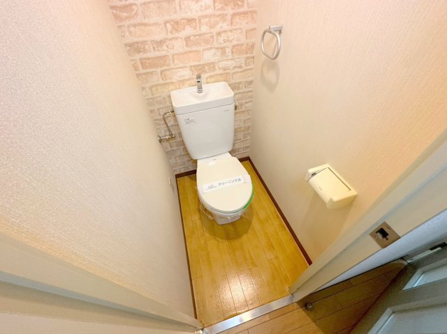 トイレ　清潔感のあるトイレは、誰もがリラックスできる空間です。